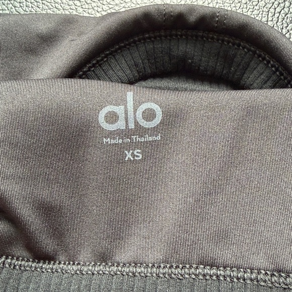 Alo Yoga Seamless Sports Bra Black Ribbed Scoop Neck Athletic Yoga Sz XS - Picture 6 of 10